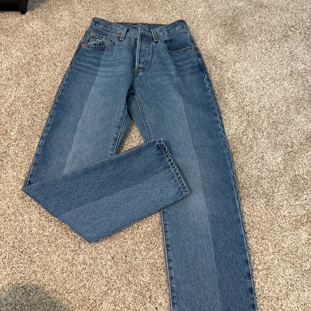Never worn Levi jeans
